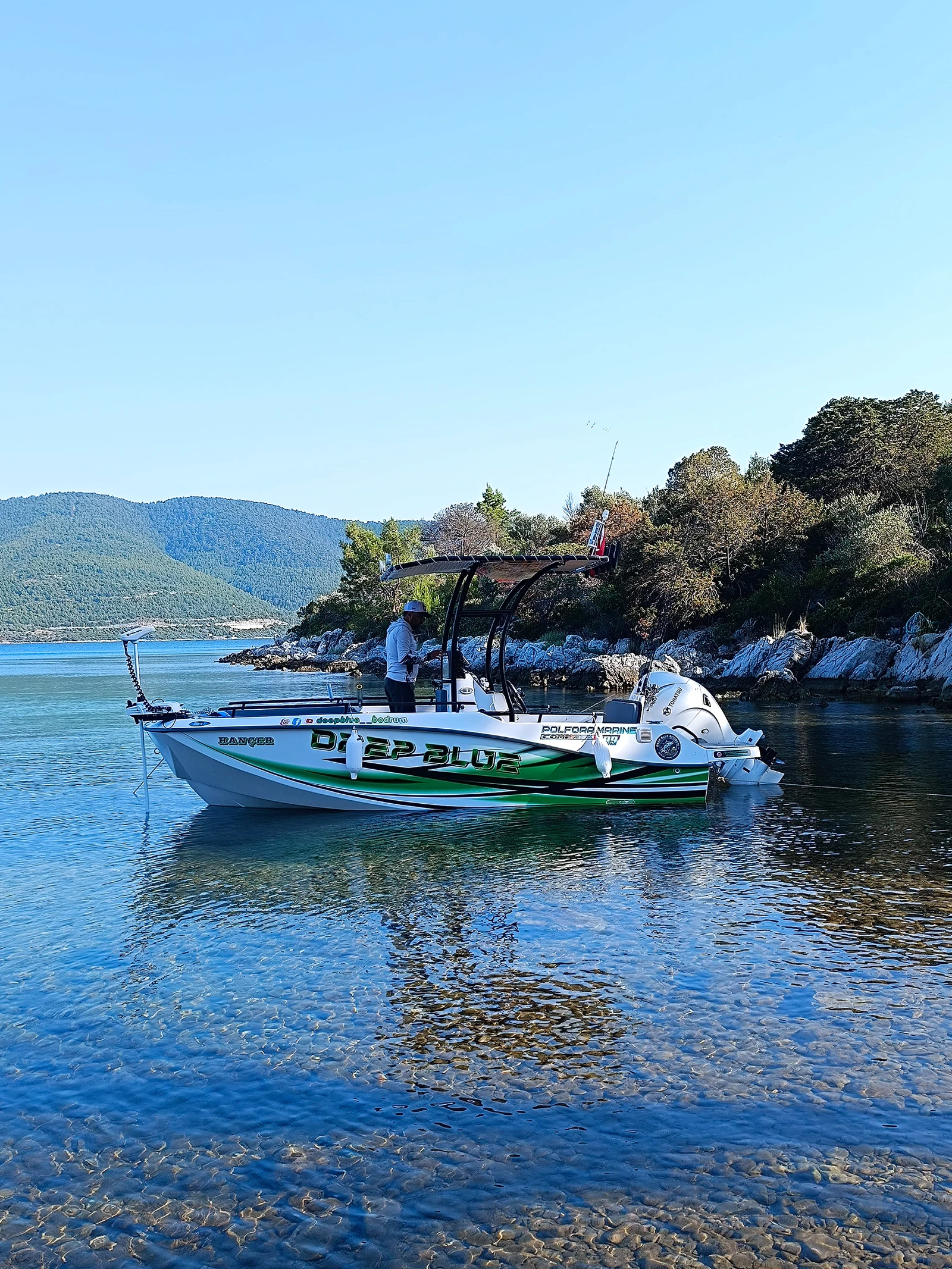 Bodrum denizinde DeepBlue teknesi