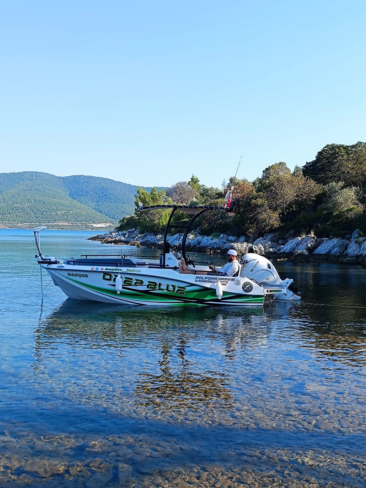 Bodrum koyunda DeepBlue teknesi