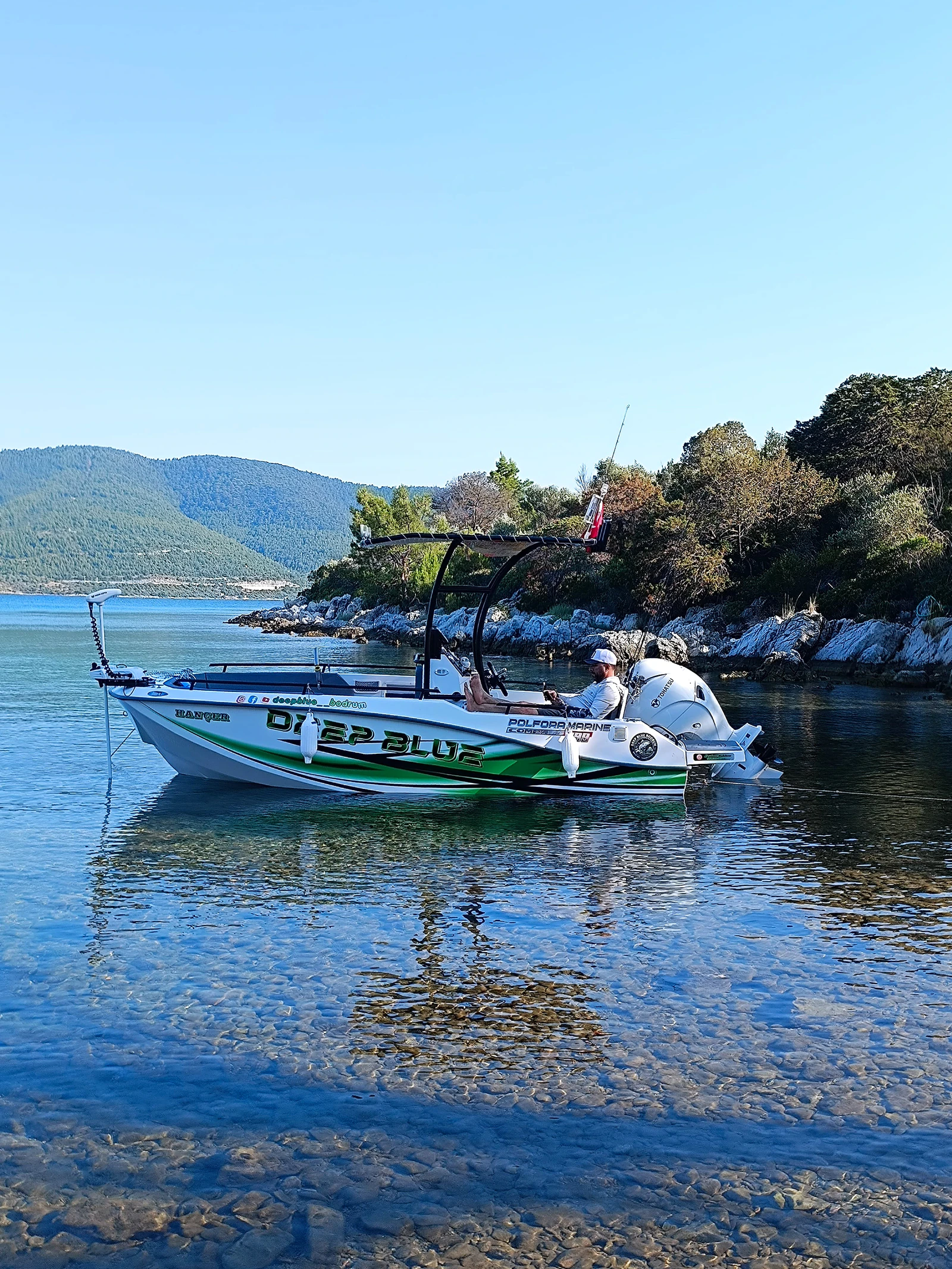 Bodrum koyunda DeepBlue teknesi